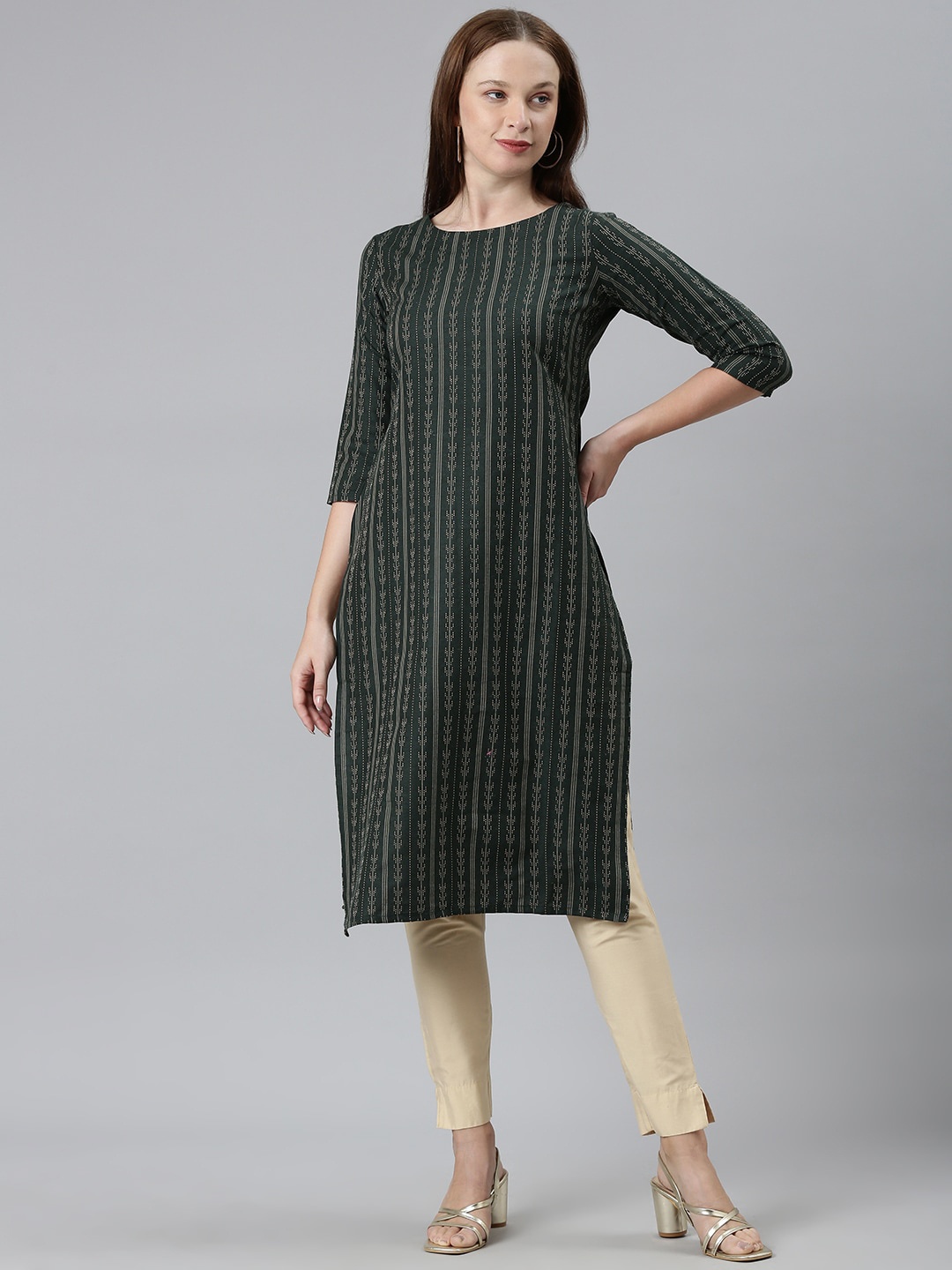 

Shaily Women Checked Flared Sleeves Thread Work Kurta, Green