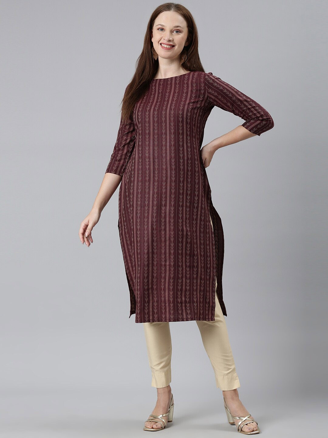 

Shaily Women Checked Cold-Shoulder Sleeves Sequinned Kurta, Maroon