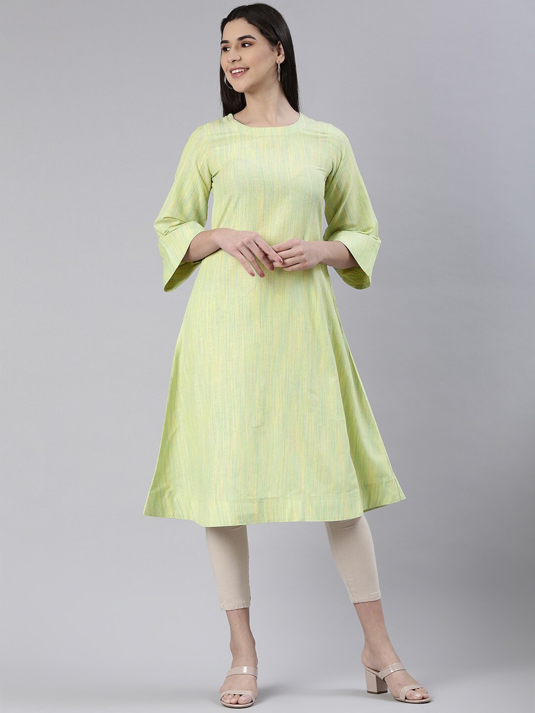 

Shaily Women Keyhole Neck Thread Work Kurta, Green