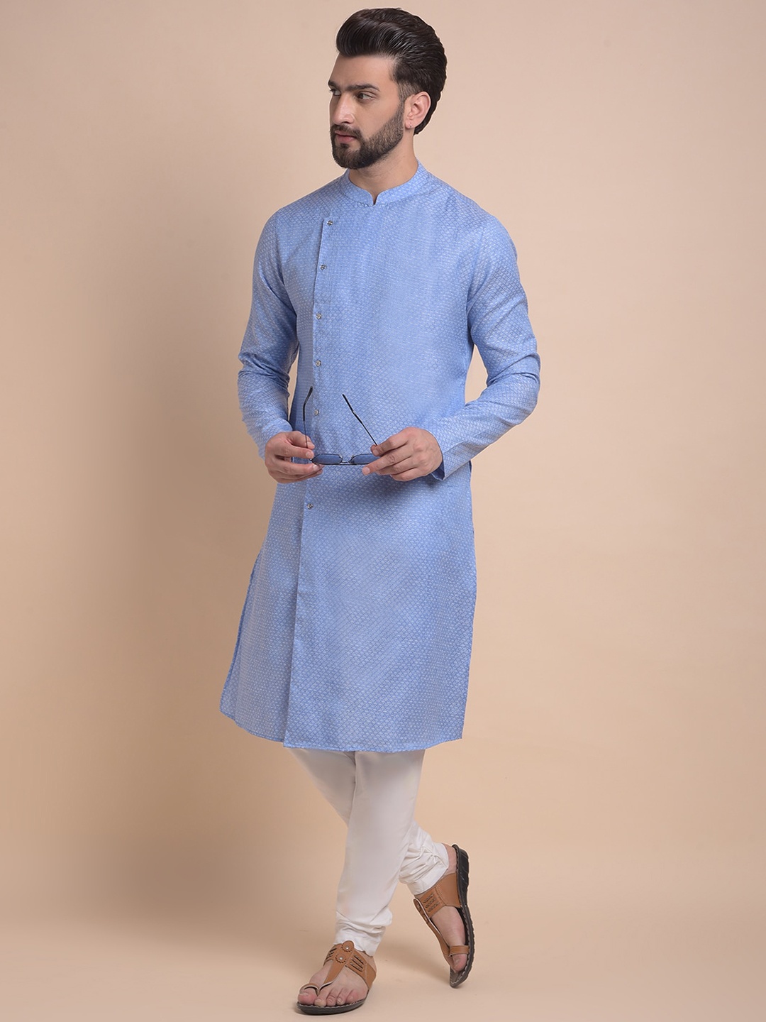 

Anouk Geometric Woven Design Mandarin Collar Long Sleeves Thread Work Kurta, Blue