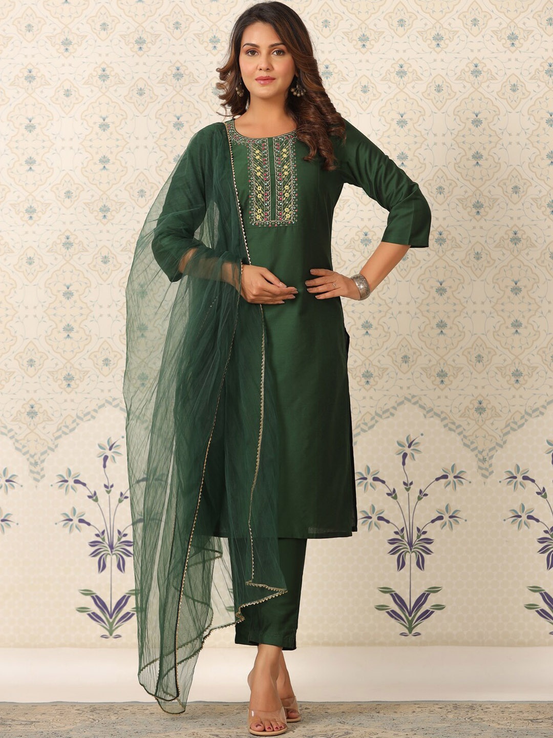 

Ode by House of Pataudi Floral Yoke Design Mirror Work Kurta & Trouser With Dupatta, Green