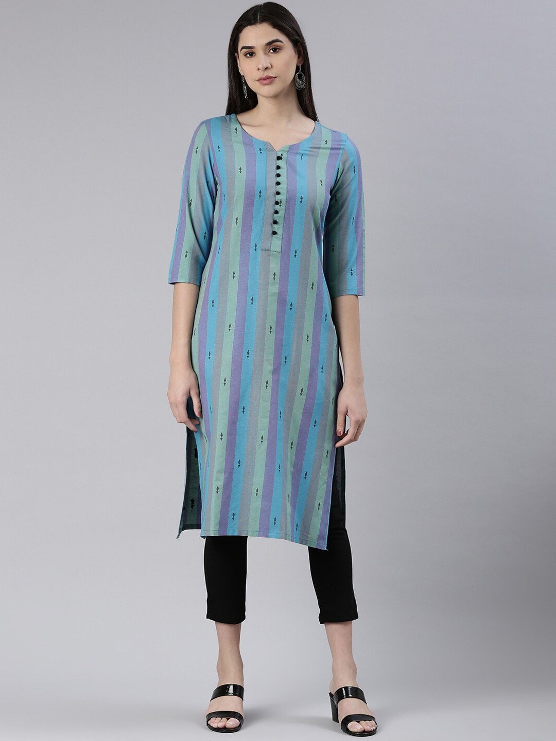 

Saanjh Women Geometric Striped Keyhole Neck Thread Work Kurta, Blue