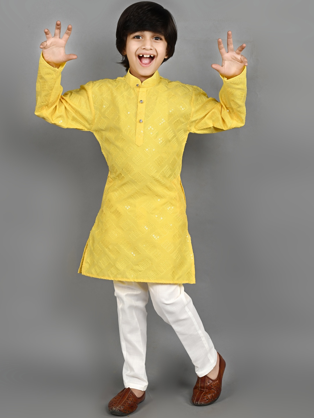 

ahhaaaa Boys Geometric Embroidered Mandarin Collar Straight Kurta With Pyjama, Yellow