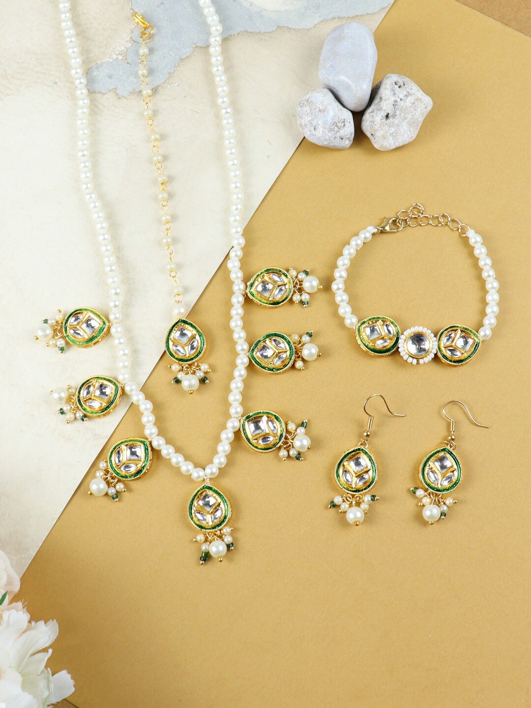 

Asthetika Kids Kundan Studded & Beaded Jewellery Set, Green