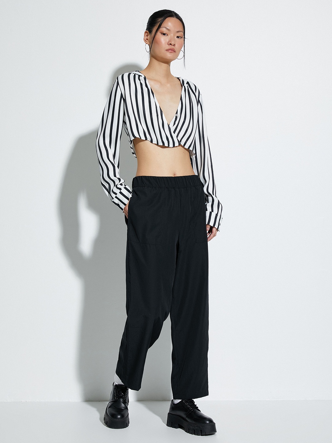 

Koton V Neck Long Sleeves Striped Regular Crop Top, Black