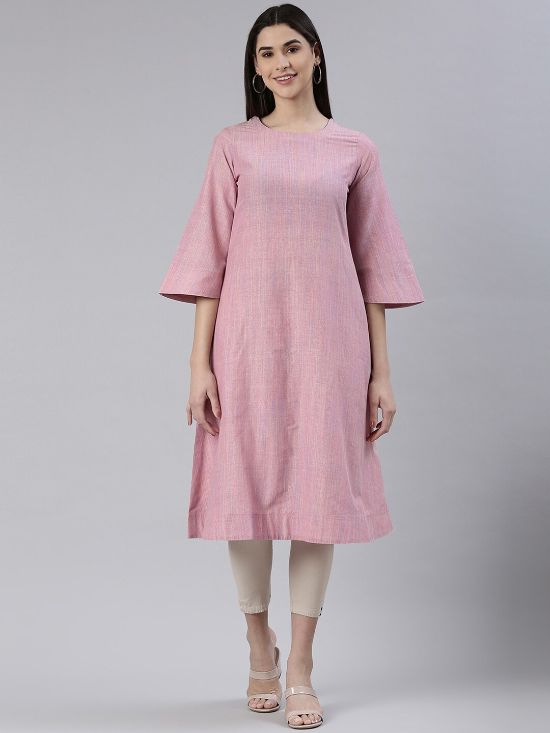 

Saanjh Women Keyhole Neck Flared Sleeves Thread Work Kurta, Pink