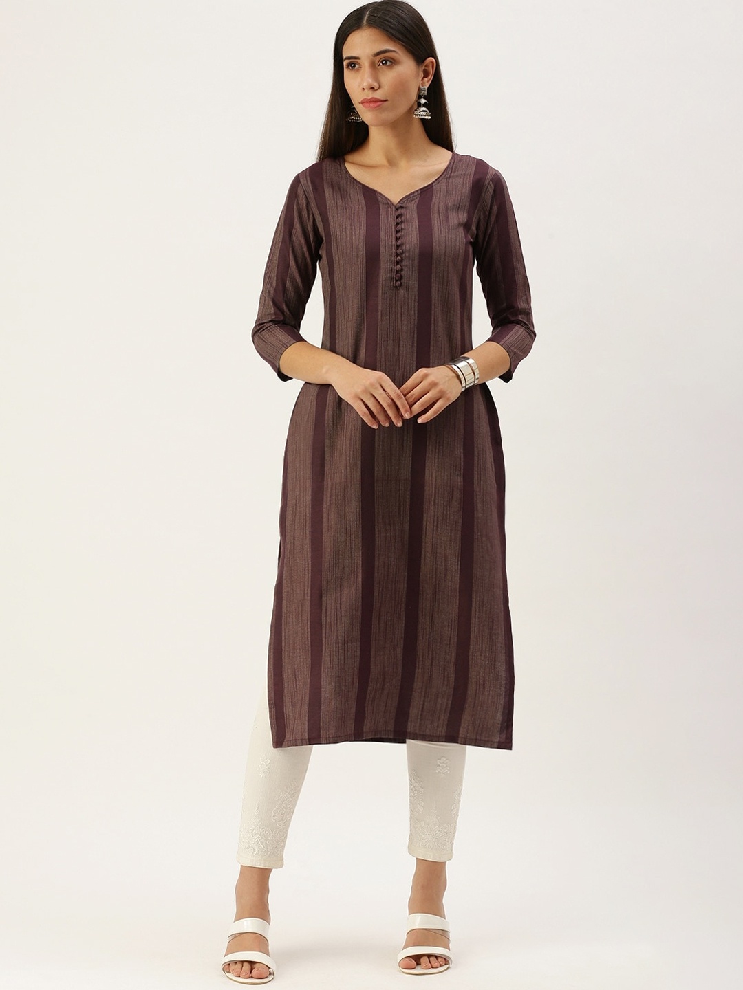 

Saanjh Women Thread Work Kurta, Magenta
