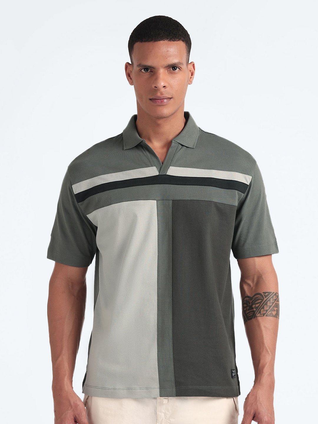 

Flying Machine Colourblocked Polo Collar Pure Cotton T-shirt, Grey