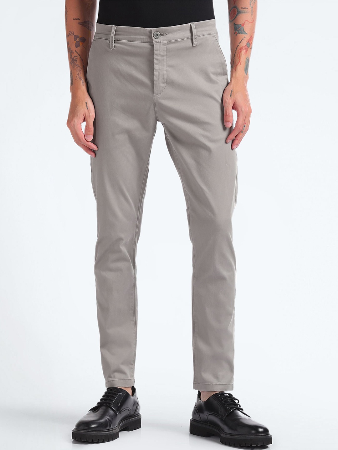

Flying Machine Men Tapered Fit Mid-Rise Trousers, Grey