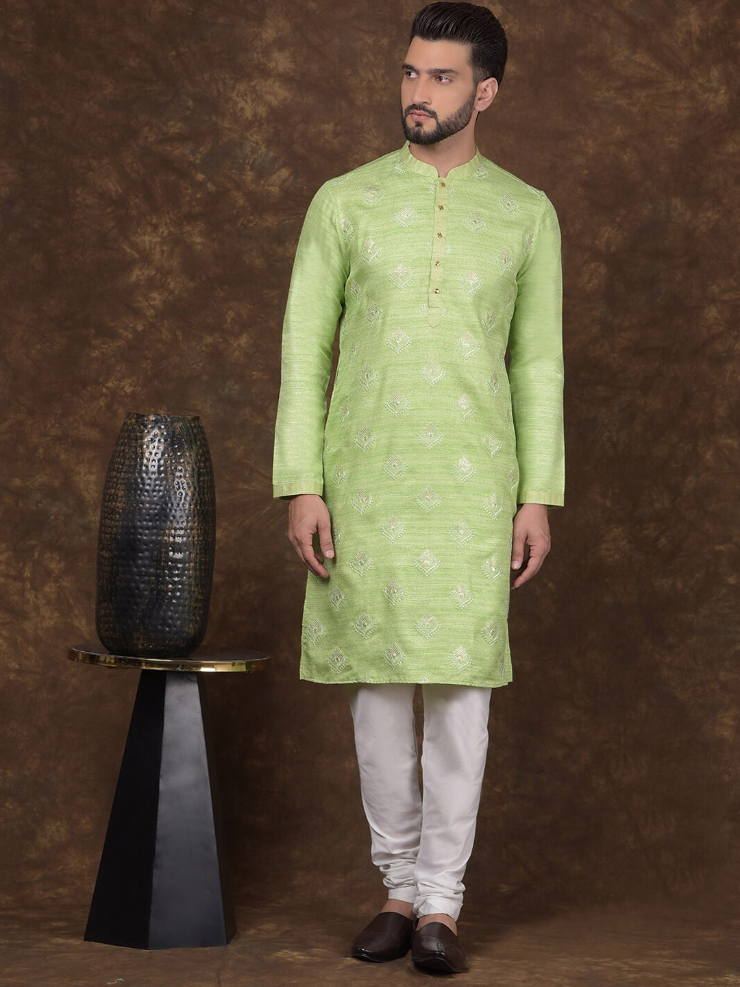 

HOUSE OF DEYANN Ethnic Motifs Embroidered Thread Work Dupion Silk Kurta With Churidar, Green