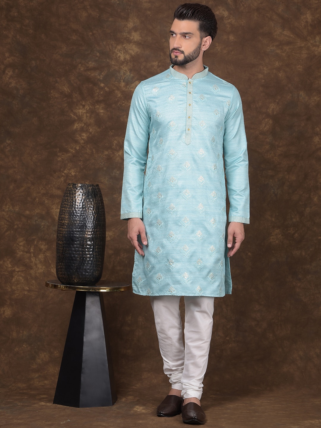 

HOUSE OF DEYANN Ethnic Motifs Embroidered Dupion Silk Kurta With Churidar, Blue