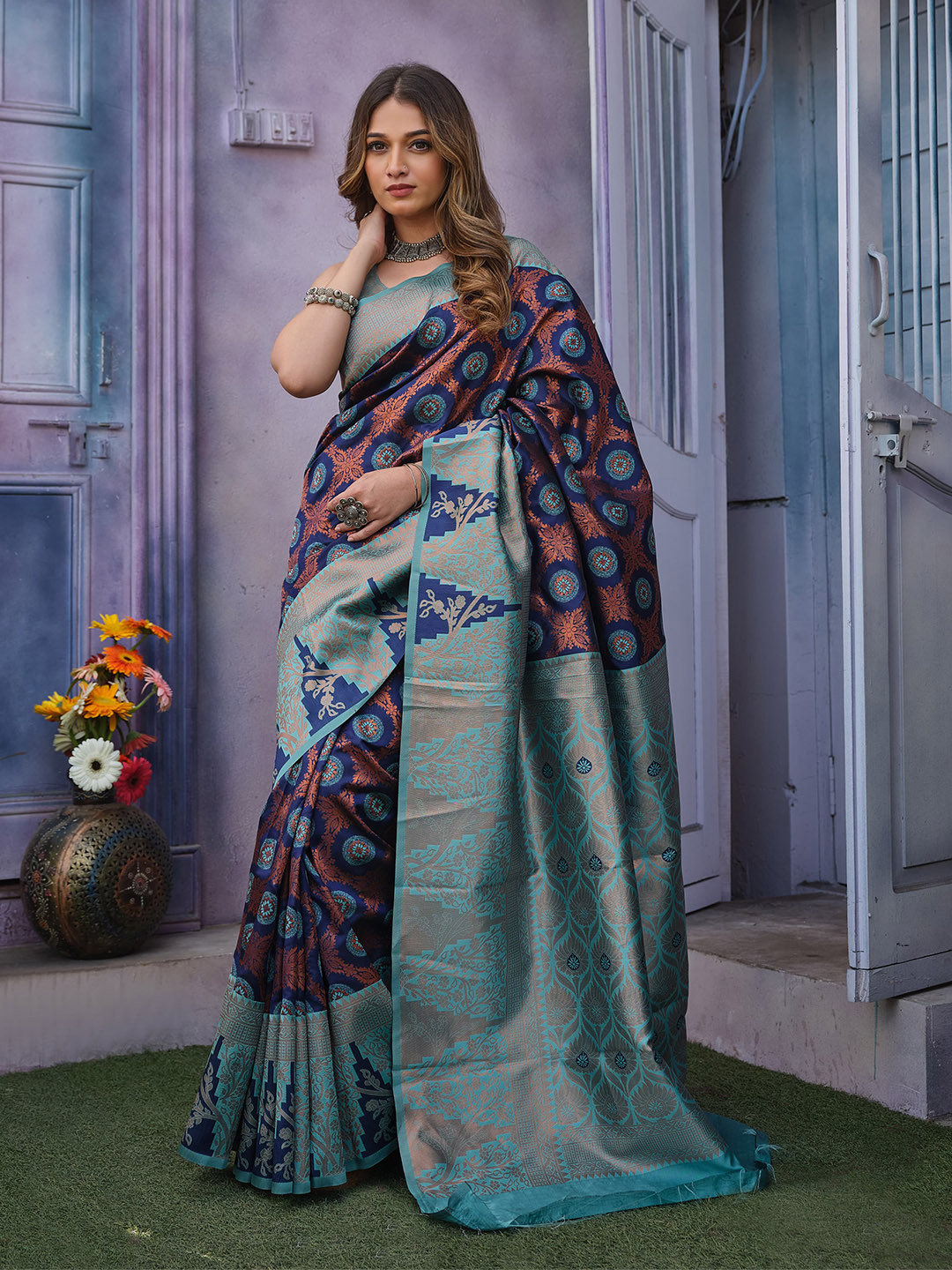 

STH Ethnic Woven Design Zari Pure Silk Banarasi Saree, Navy blue