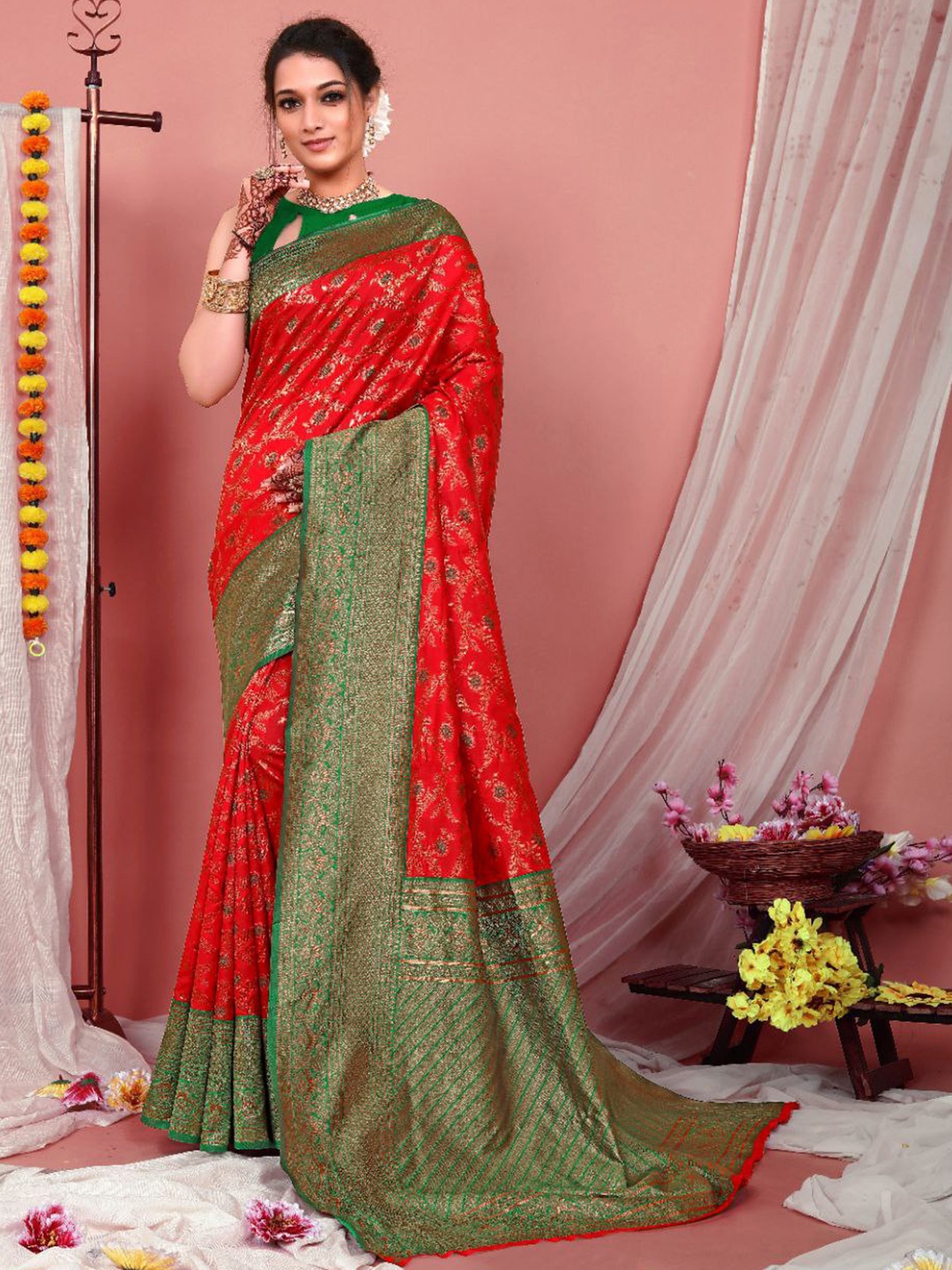 

STH Floral Woven Design Zari Pure Silk Banarasi Saree, Red