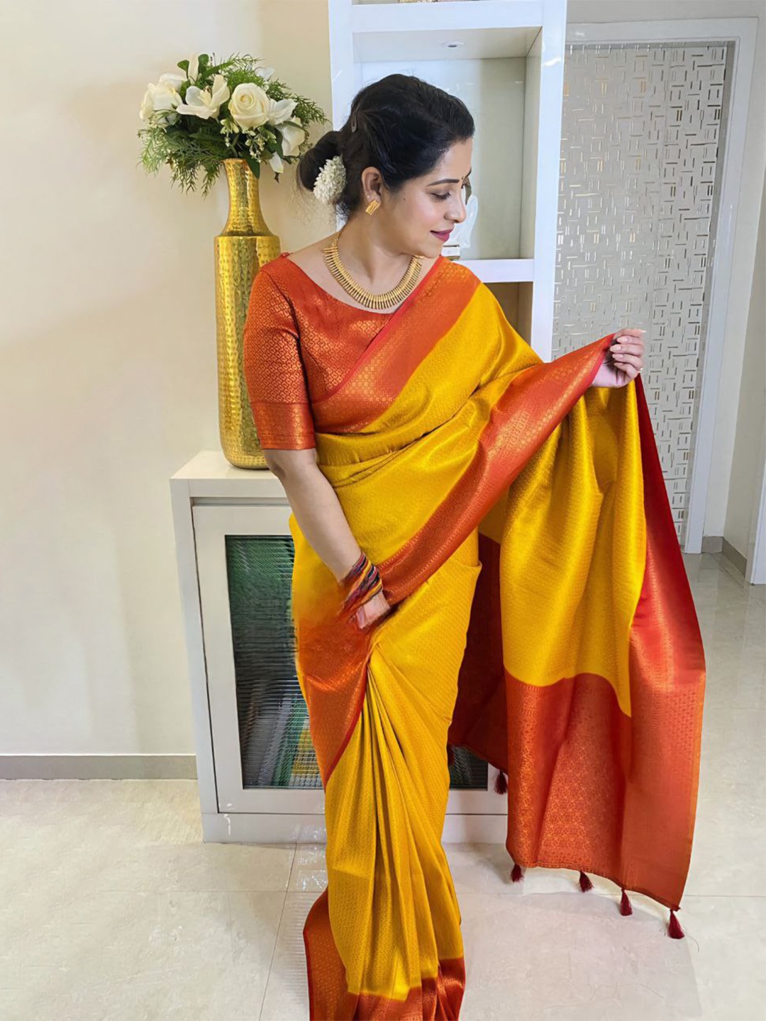 

STH Ethnic Motifs Woven Design Zari Pure Silk Banarasi Saree, Yellow