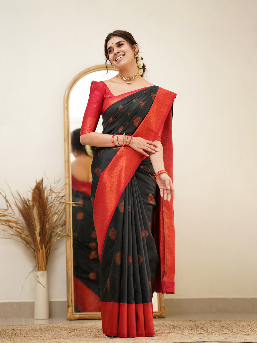 

STH Ethnic Motifs Woven Design Zari Pure Silk Banarasi Saree, Black