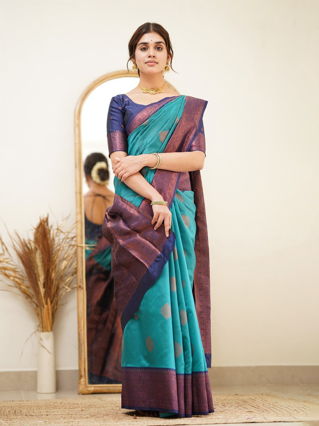

STH Woven Design Zari Pure Silk Banarasi Saree, Turquoise blue