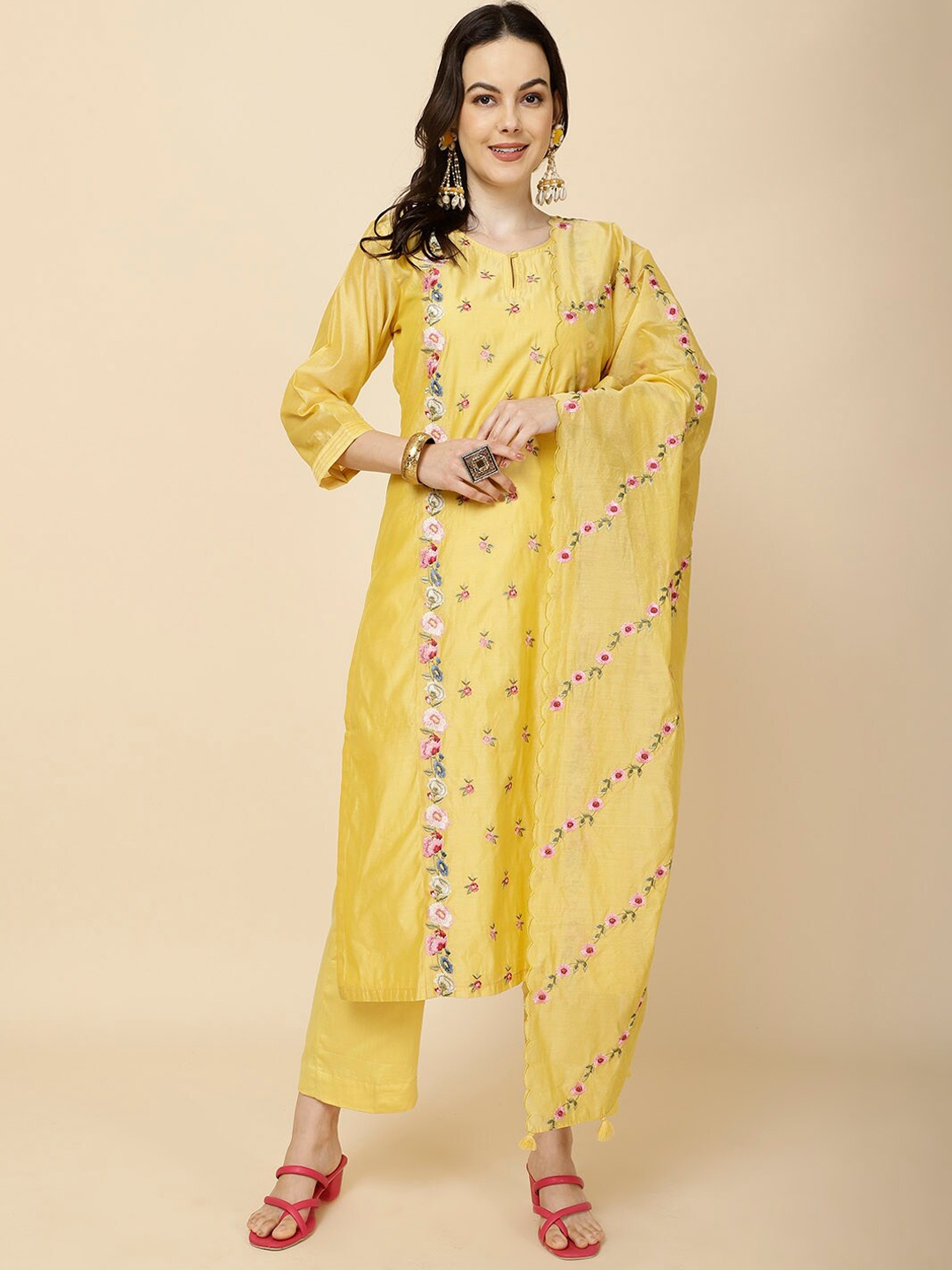 

Meena Bazaar Floral Embroidered Regular Thread Work Kurta With Trousers & Dupatta, Yellow