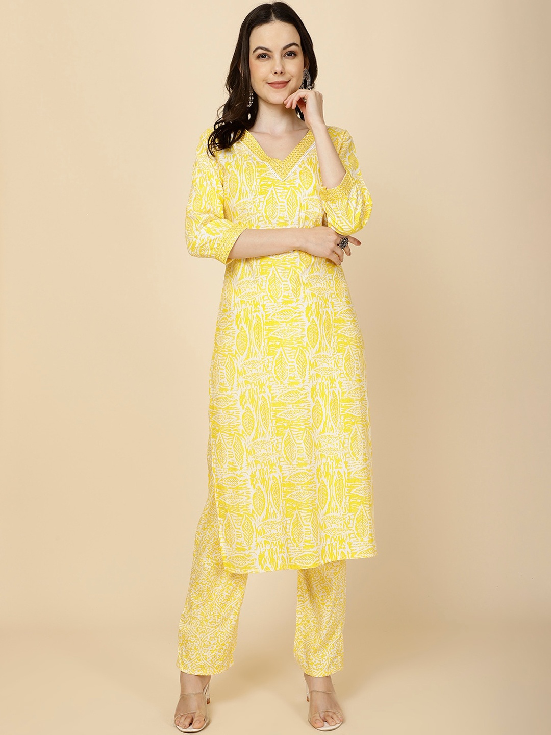 

Meena Bazaar Floral Printed Straight Kurta with Trousers, Yellow