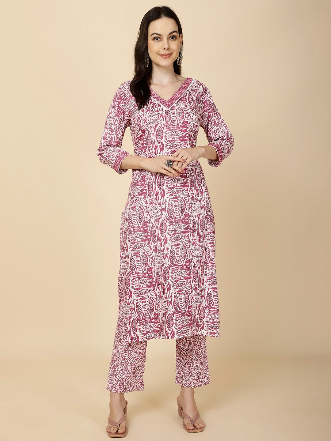 

Meena Bazaar Floral Printed V-Neck Kurta with Trousers, Purple