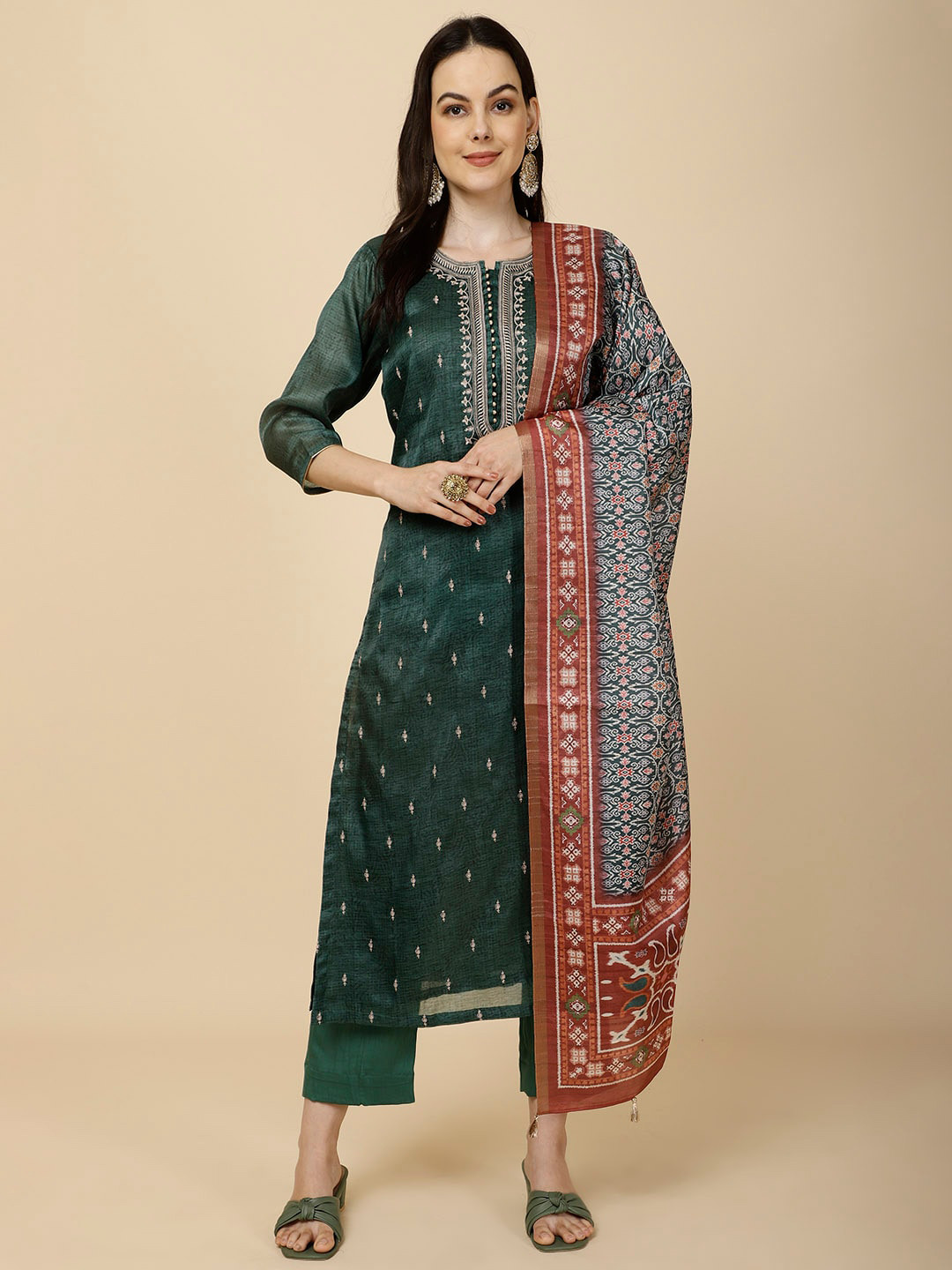 

Meena Bazaar Floral Embroidered Round Neck Thread Work Kurta with Trousers & Dupatta, Green