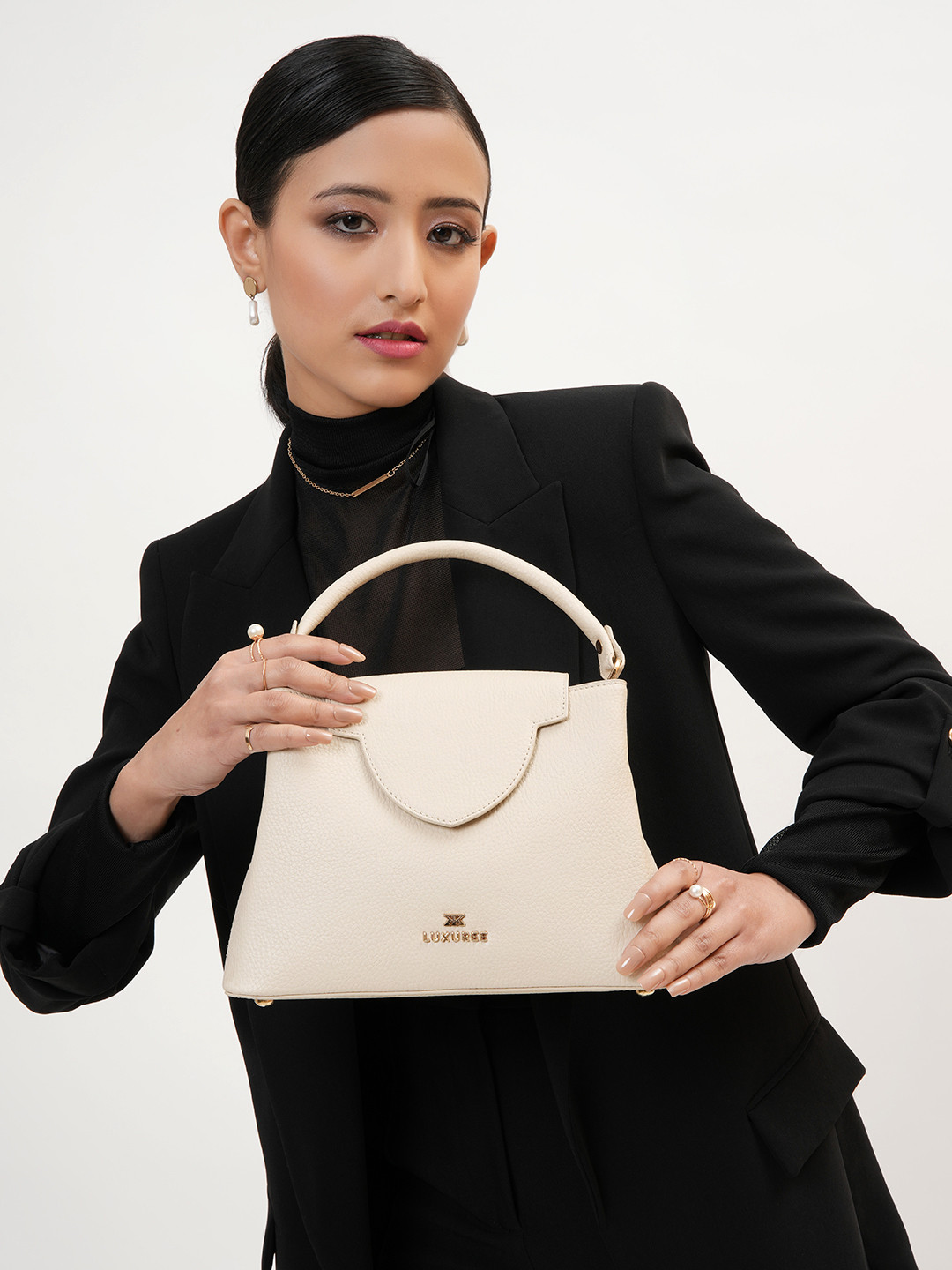 

KLEIO Structured Handheld bags, Cream