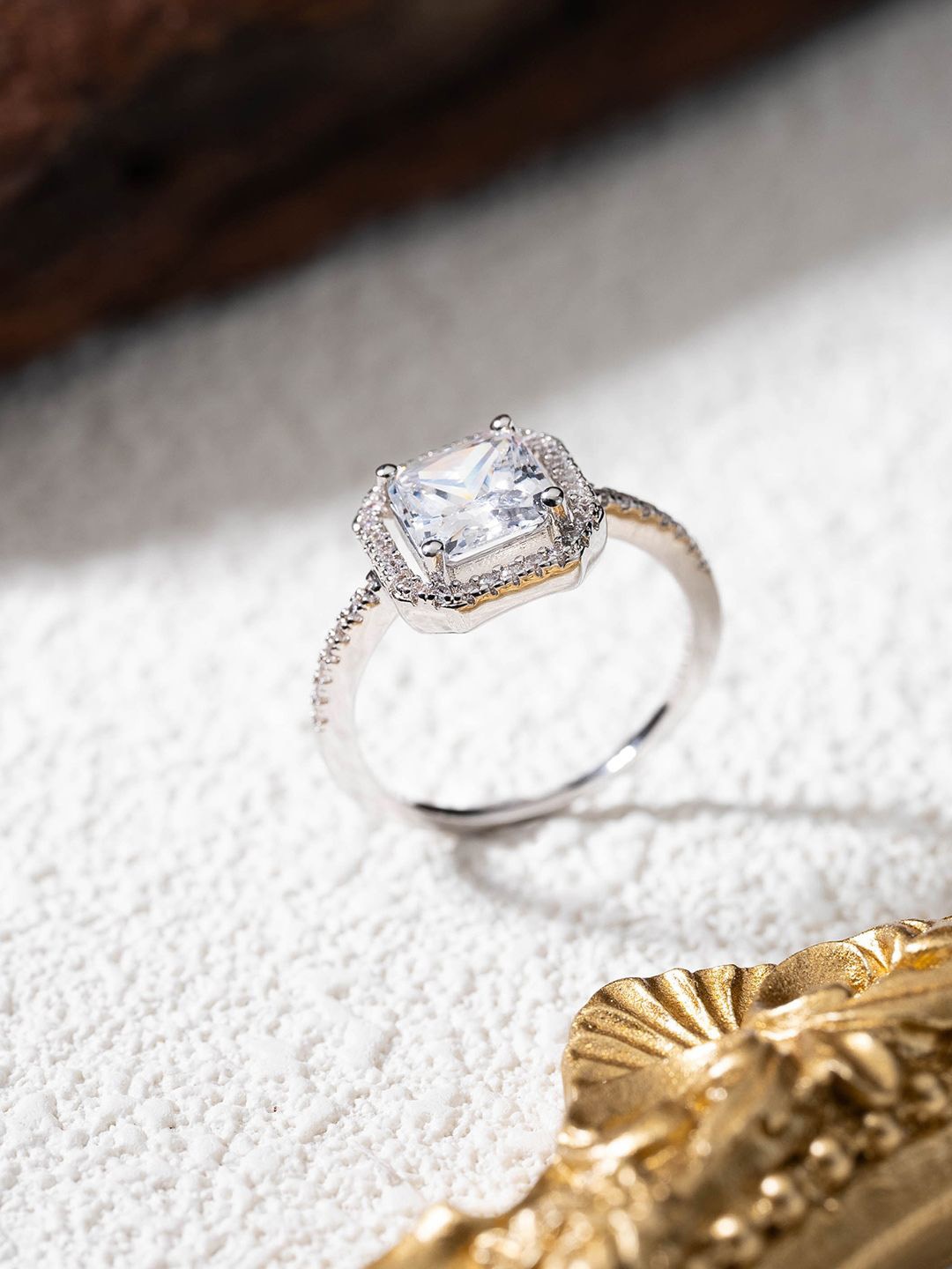 

MISS JO Silver-Plated 92.5 Sterling Silver Stone Studded Square Solitaire Halo Finger Ring