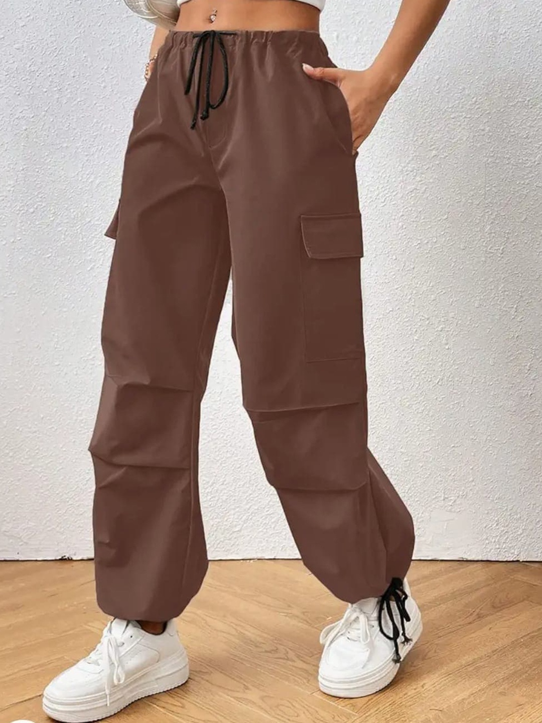 

BROADSTAR Women Solid Baggy Fit Parachute Trousers, Brown