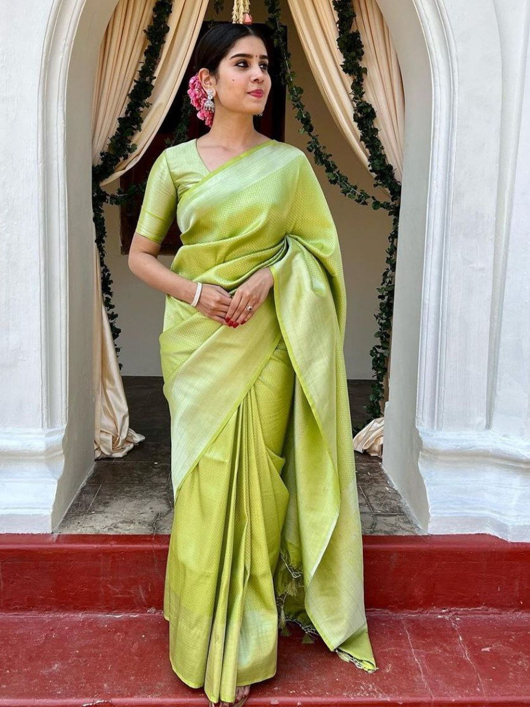 

STH Ethnic Motifs Woven Design Pure Silk Banarasi Saree, Green