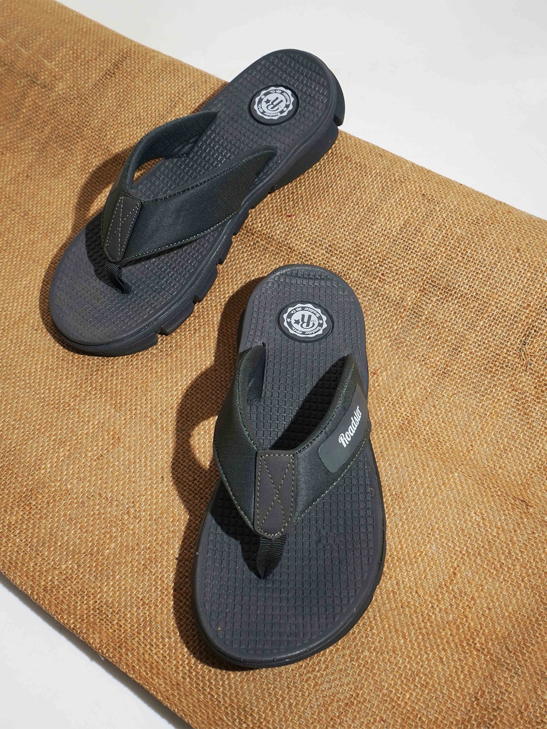 

The Roadster Lifestyle Co. Men Lightweight Flip Flops, Grey
