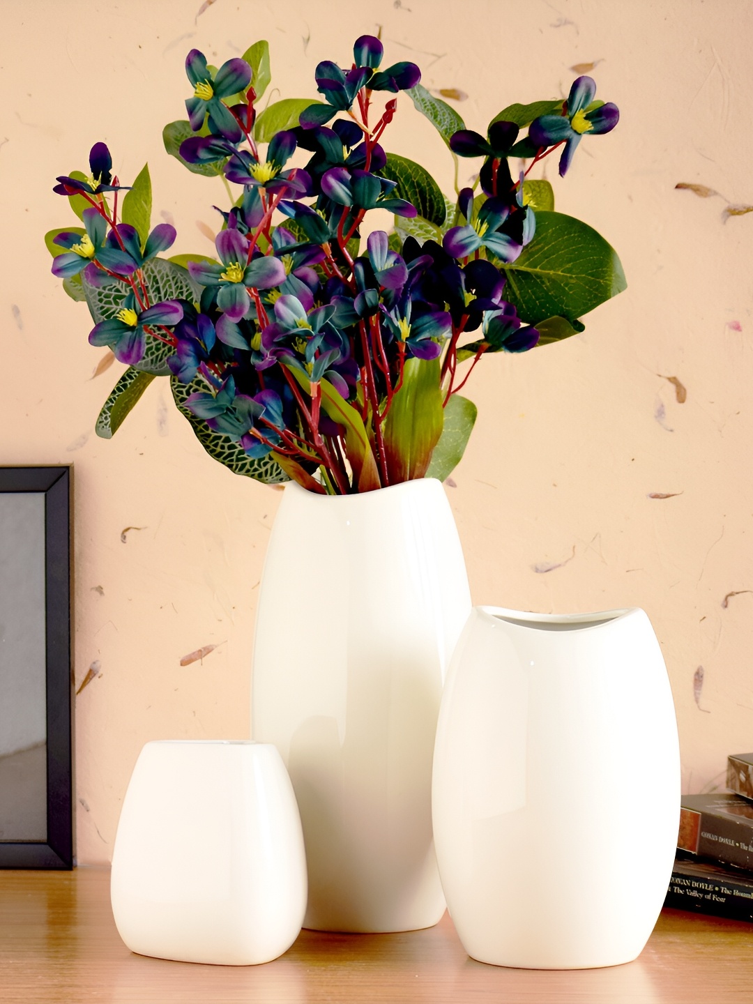 

Morcee White Medium Neck Ceramic Vase