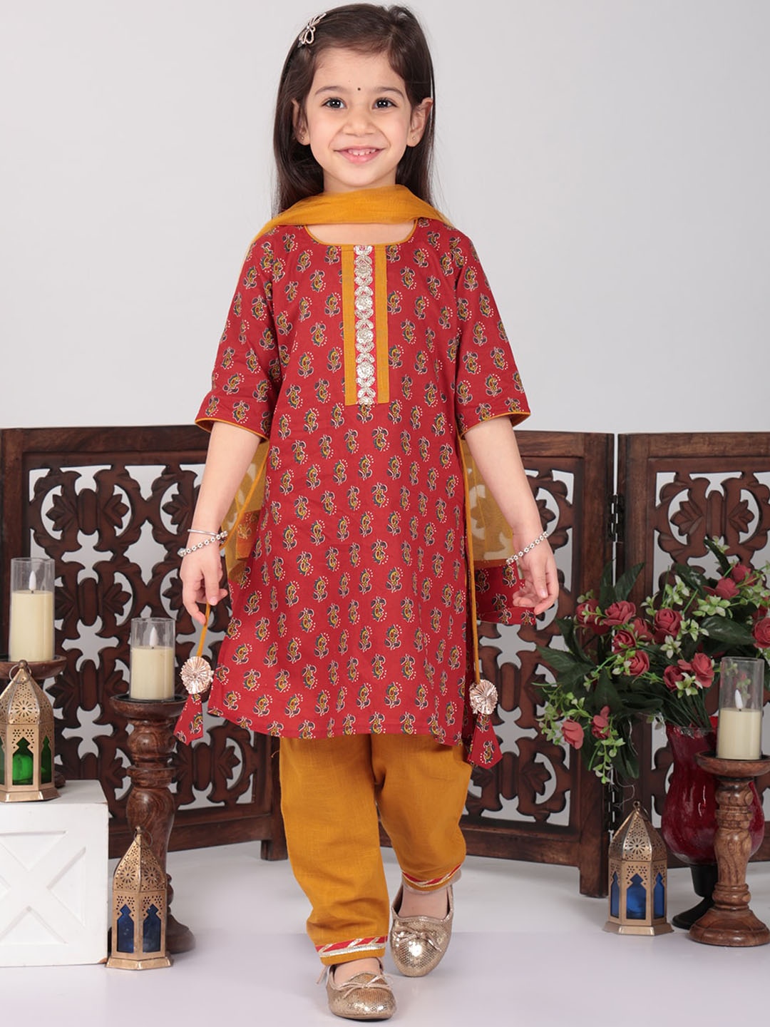 

Here&Now X Kinder Kids Girls Floral Printed Sequinned Pure Cotton Kurta with Trousers & Dupatta, Red