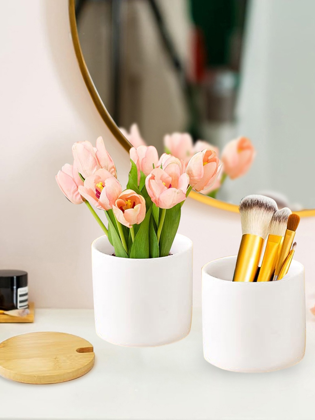 

Ekhasa White & Cream-Coloured Ceramic Jar Container