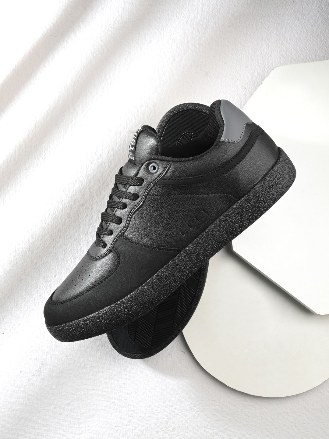 

SPYKAR Men Textured Lace-Up Sneakers, Black