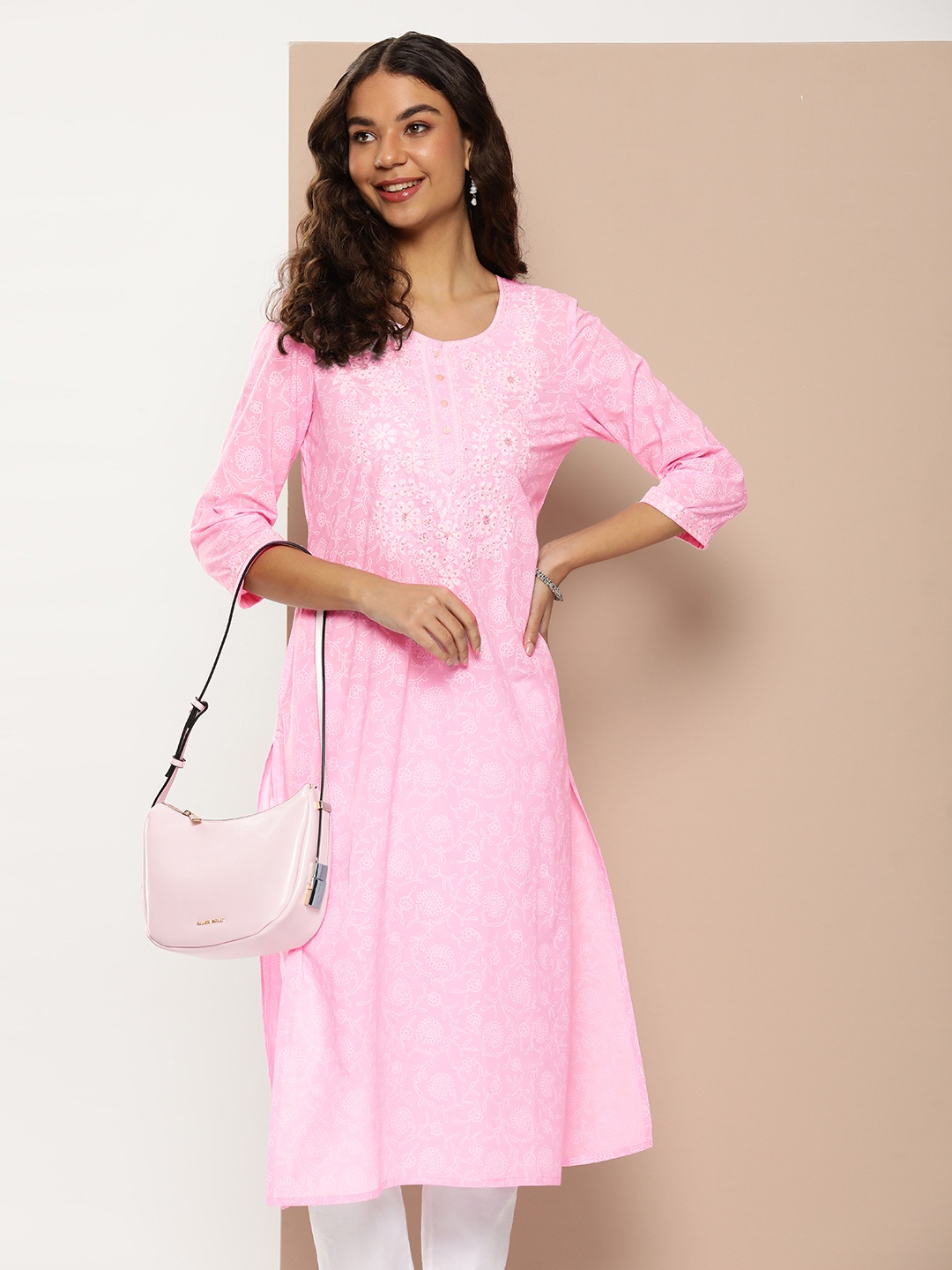 

AMUKTI Women Floral Embroidered Kurta, Pink