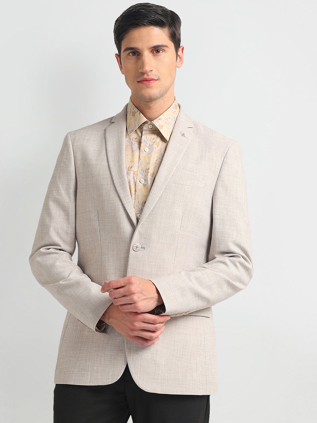 

Arrow Slim-Fit Notched Lapel Collar Single-Breasted Blazer, Beige