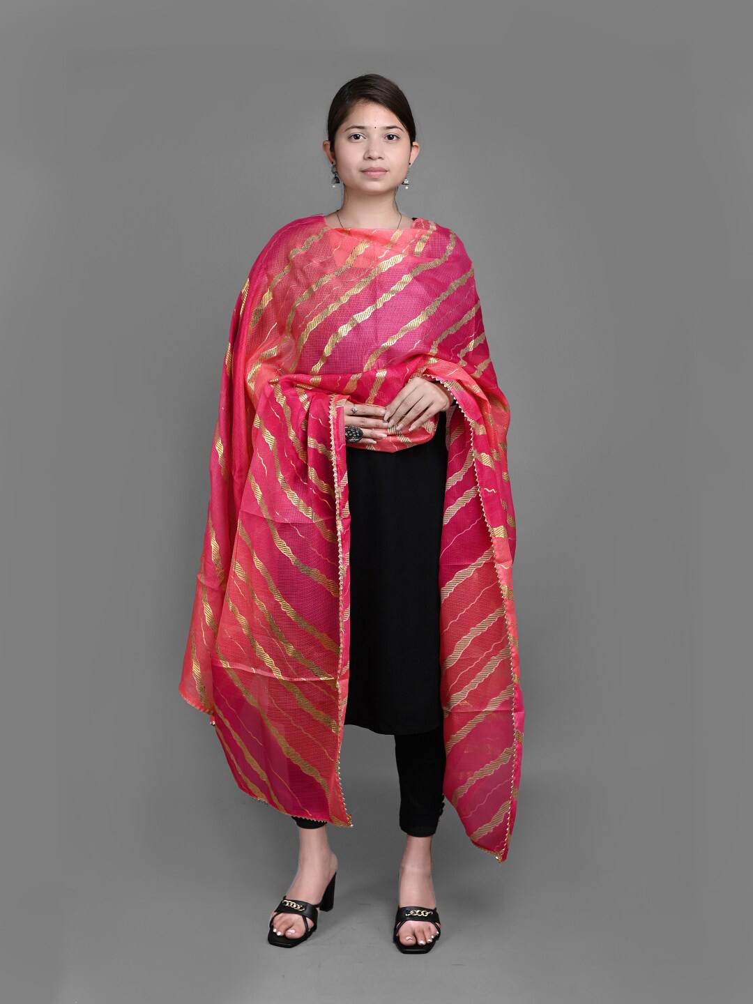 

Apratim Leheriya Printed Dupatta, Pink