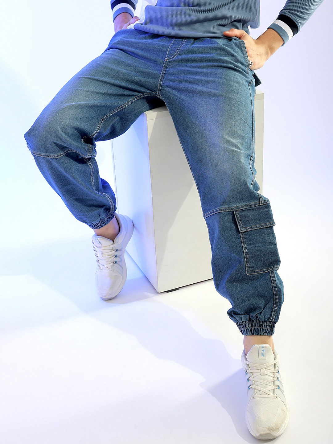 

The Indian Garage Co Men Relaxed Fit Light Fade Stretchable Jeans, Blue
