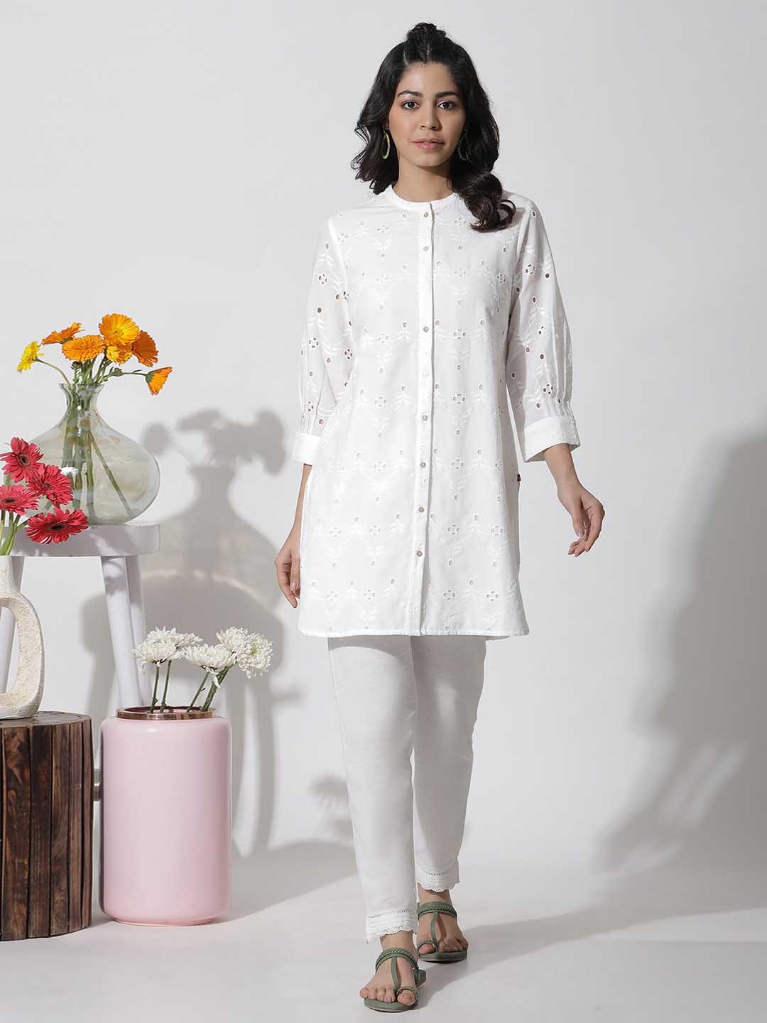 

W White Floral Embroidered Cotton Kurta