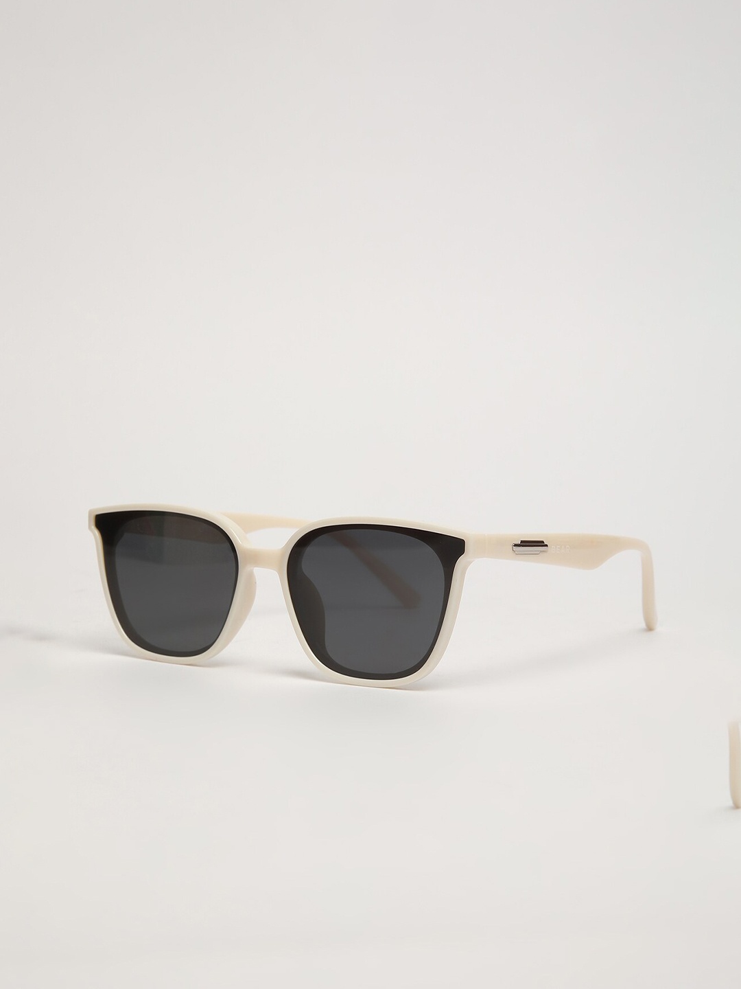 

THE BEAR HOUSE Men Wayfarer Sunglasses BSG-CARALYST-CR, Cream