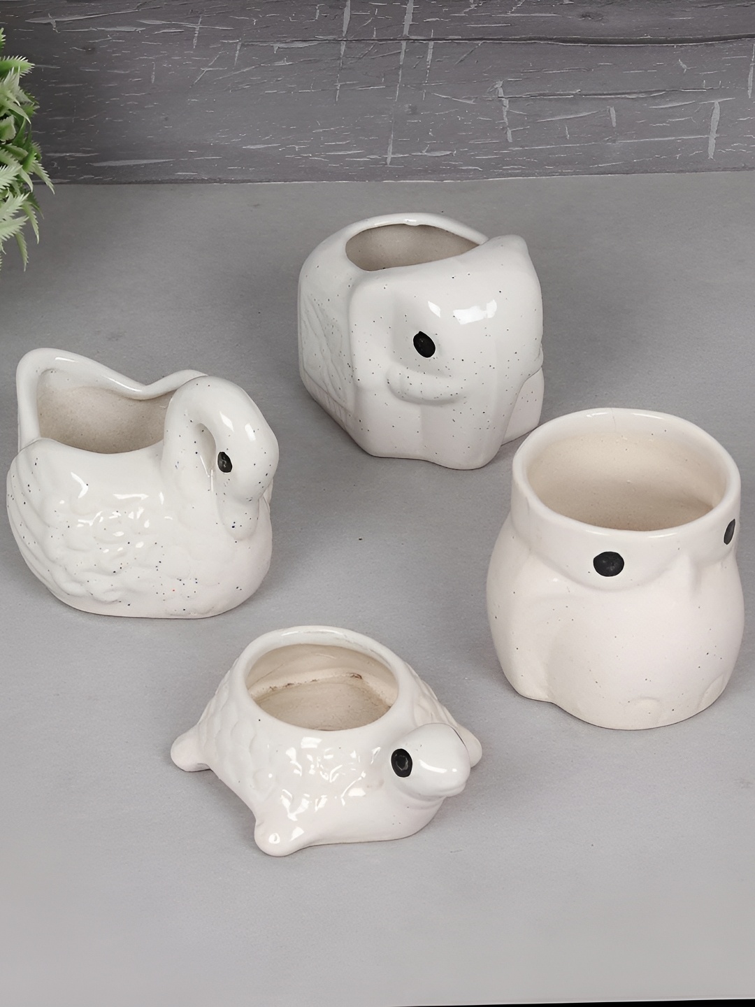 

Crazy Sutra White 4 Pieces Ceramic Planters