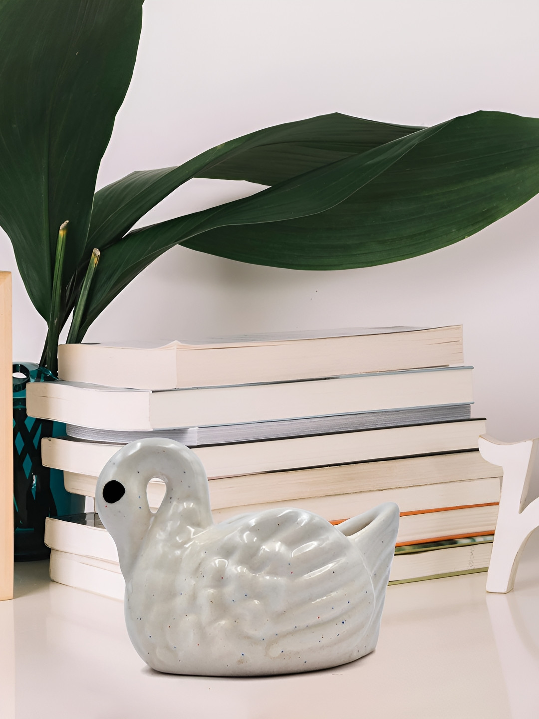 

Crazy Sutra 2 Pieces White Ceramic Duck Shaped Planters