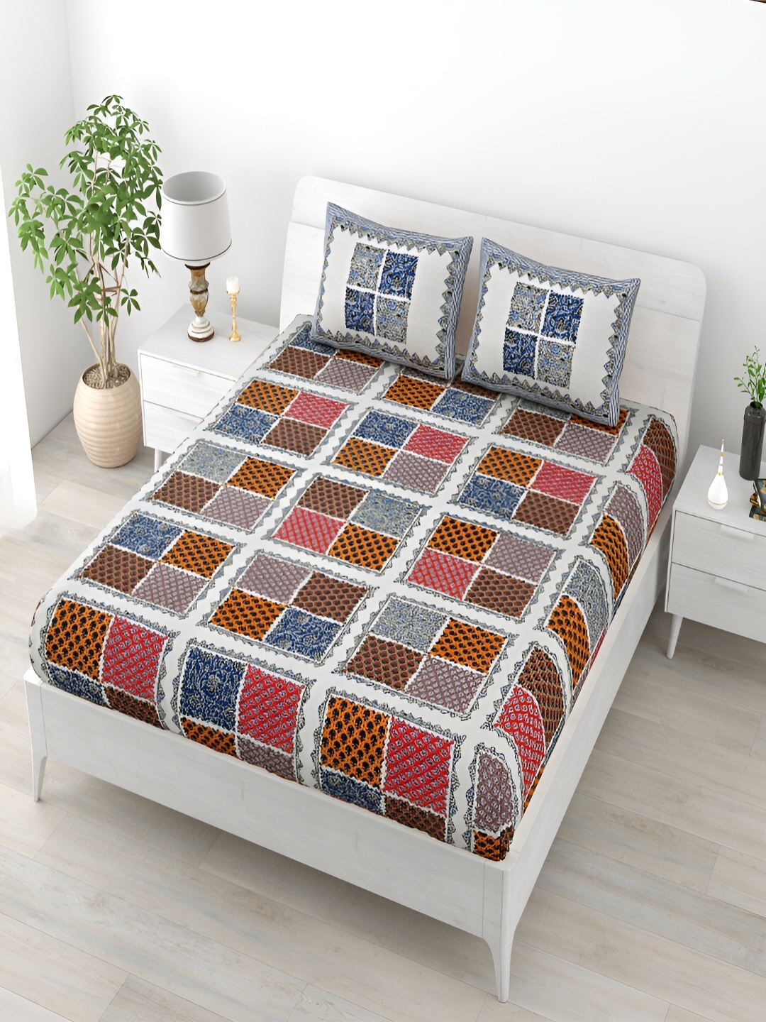 

Runjhun Grey & White Floral Printed 144 TC Cotton Queen Bedsheet Set