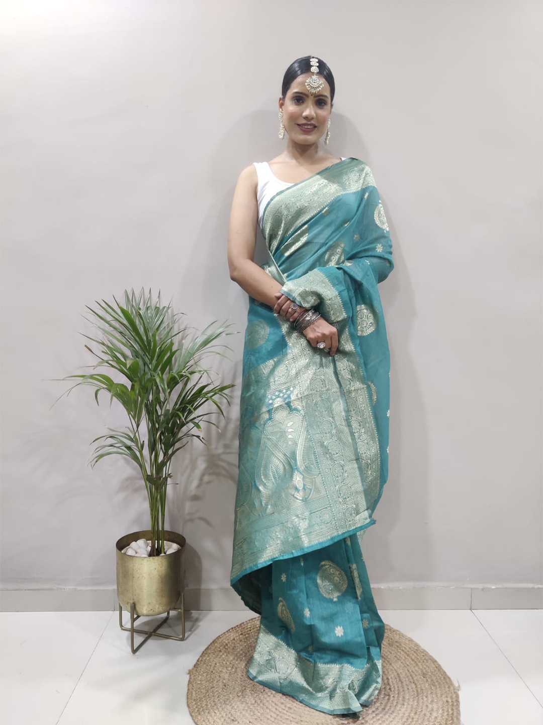 

Naishu Trendz Ethnic Motifs Woven Design Zari Pure Silk Kanjeevaram Saree, Teal