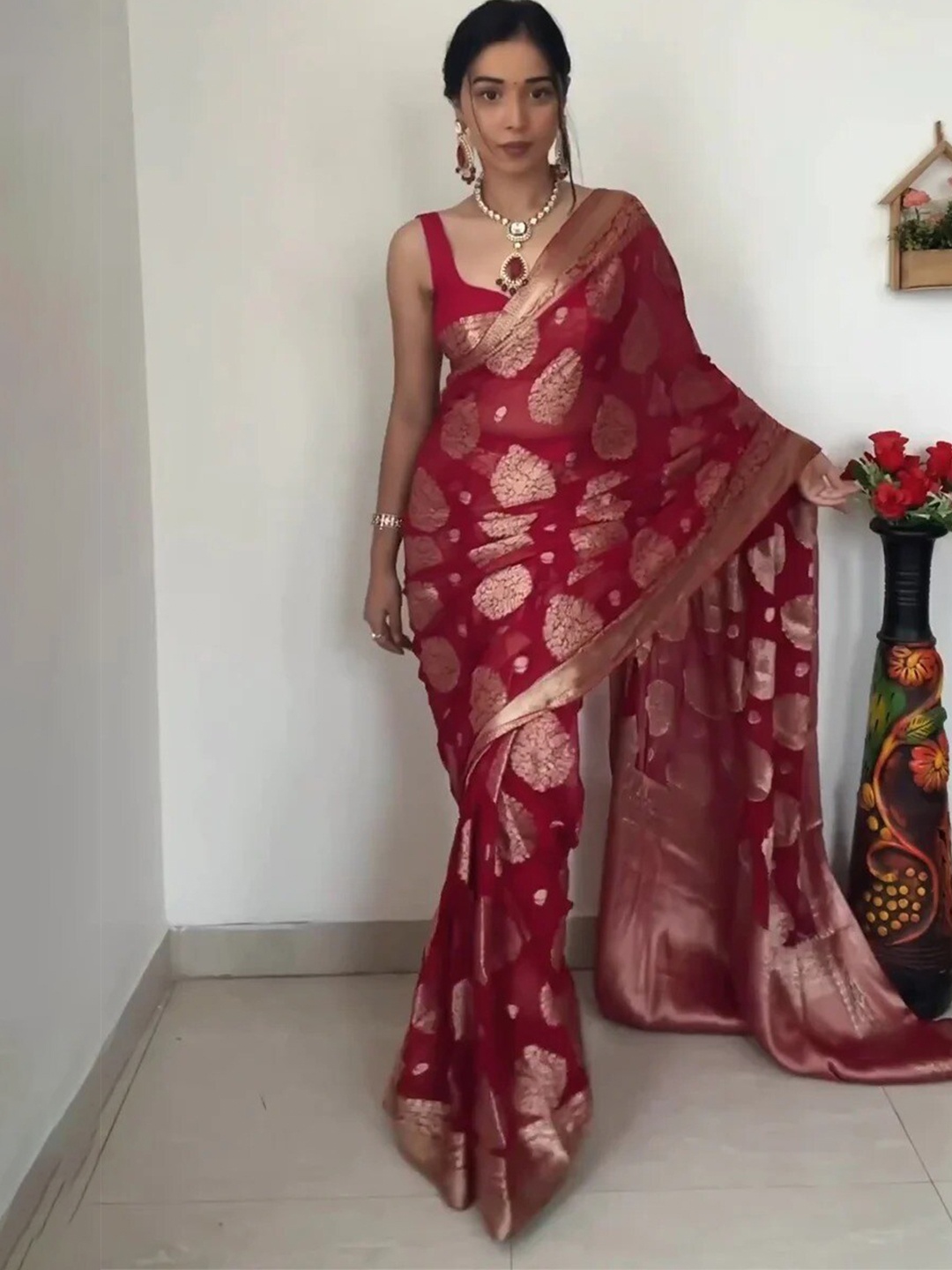 

Naishu Trendz Ethnic Motifs Woven Design Zari Pure Silk Kanjeevaram Saree, Red