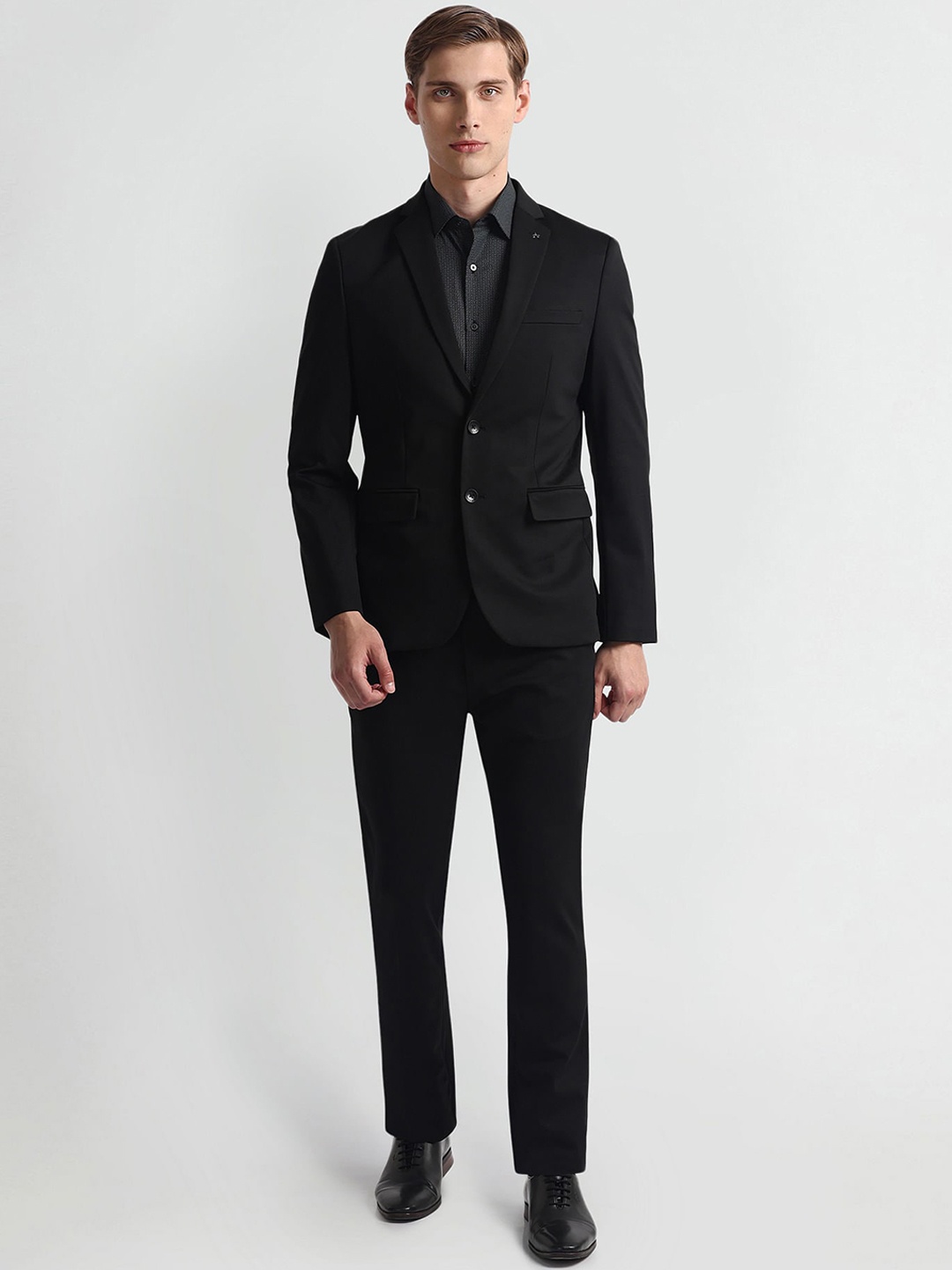 

Arrow Slim Fit Textured Two-Piece Formal Suit, Black