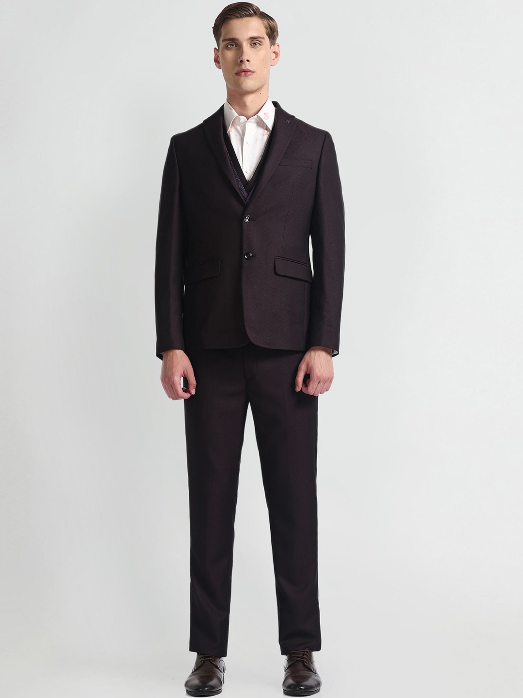 

Arrow Single-Breasted Three-Piece Suit, Red