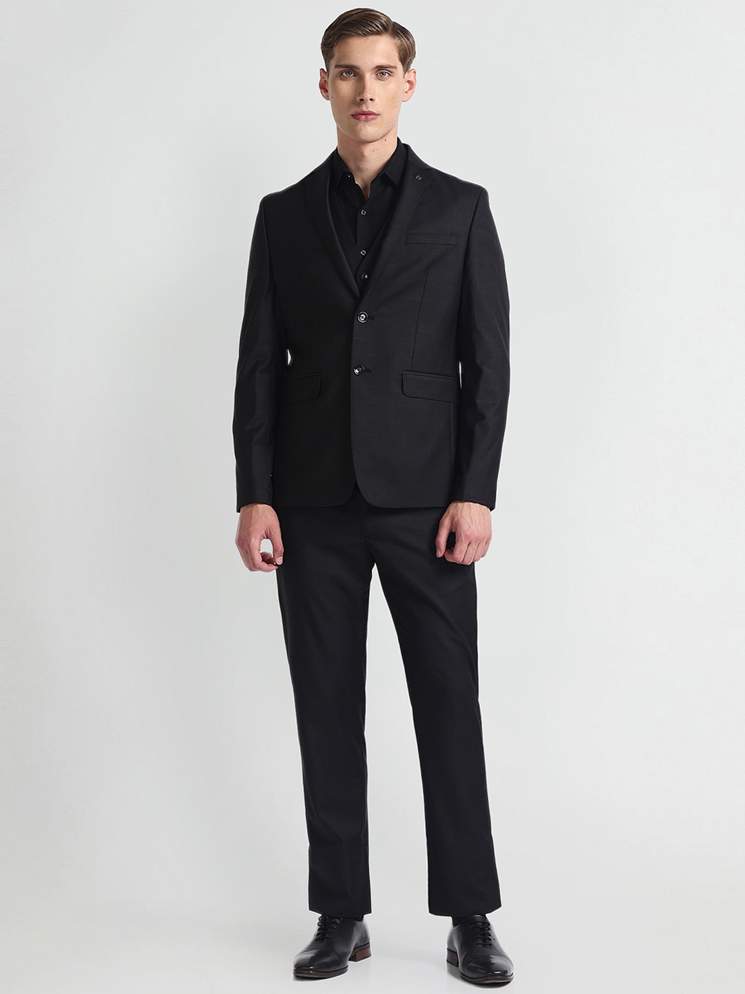

Arrow Tailored Regular Fit Single-Breasted 1851 Three-Piece Formal Suit, Black