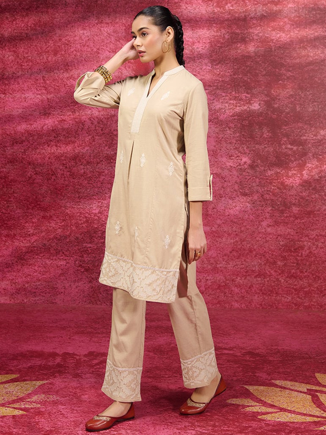 

Lakshita Ethnic Motifs Embroidered Thread Work Straight Kurta With Trousers, Beige