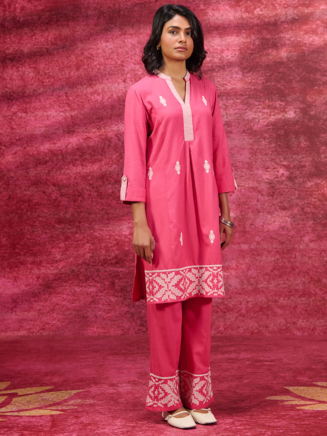

Lakshita Ethnic Motifs Embroidered Straight Kurta With Palazzos, Pink