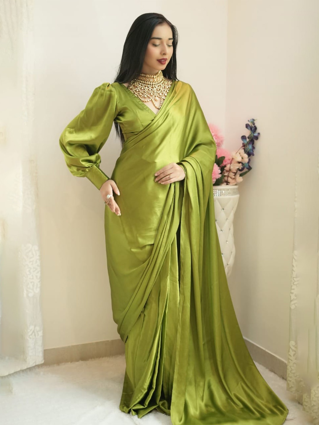 

Naishu Trendz Satin Ready To Wear Saree, Green